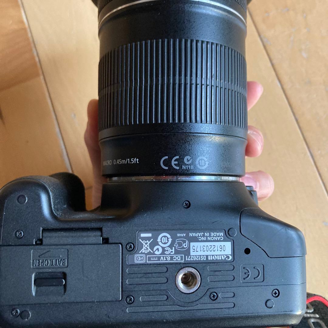 カメラ　EOS Kiss X4 EF-S18-135 IS レンズキット