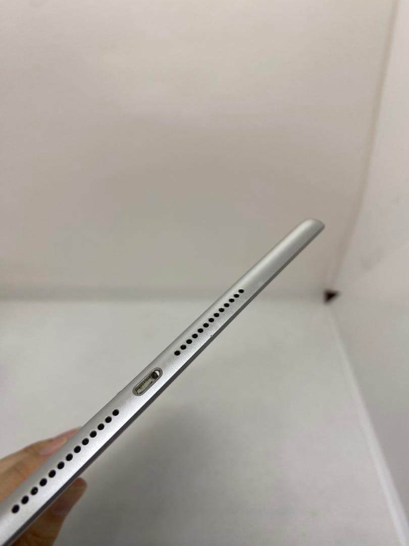 iPad 第6世代 32GB 本体 ZJF8K