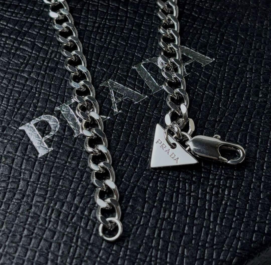 PRADA シルバー トライアングル ネックレス