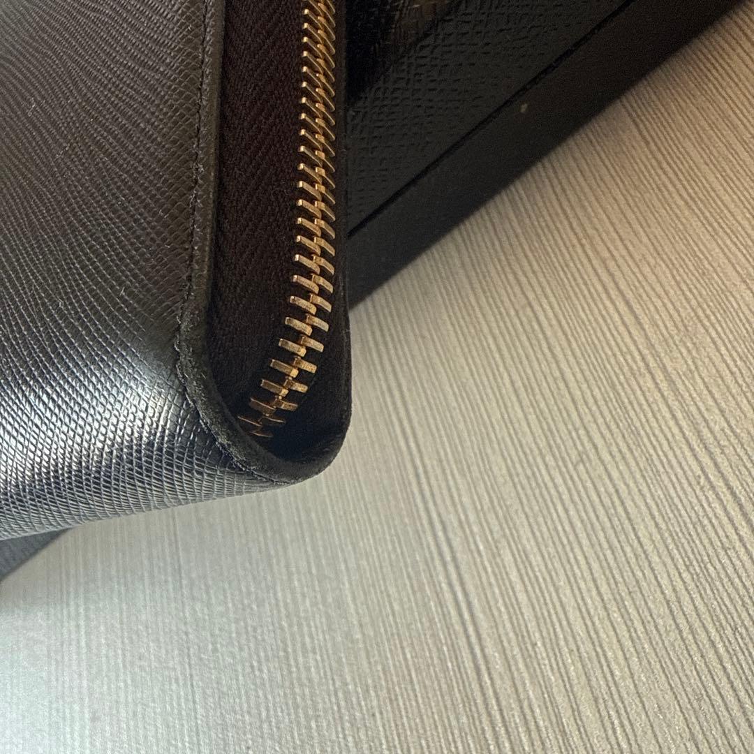 PRADA ブラックレザー長財布