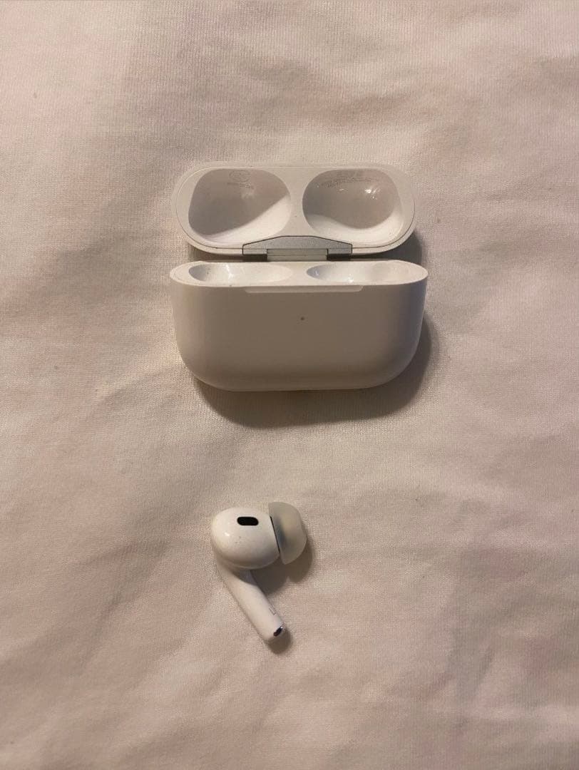 AirPodsPro2本体 ホワイト 充電ケース付き 左耳のみ バラ売り可