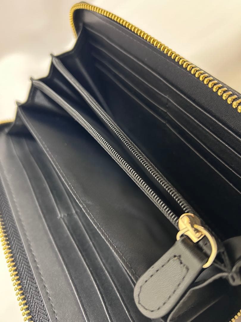 Vivienne Westwoodロゴ長財布　黒