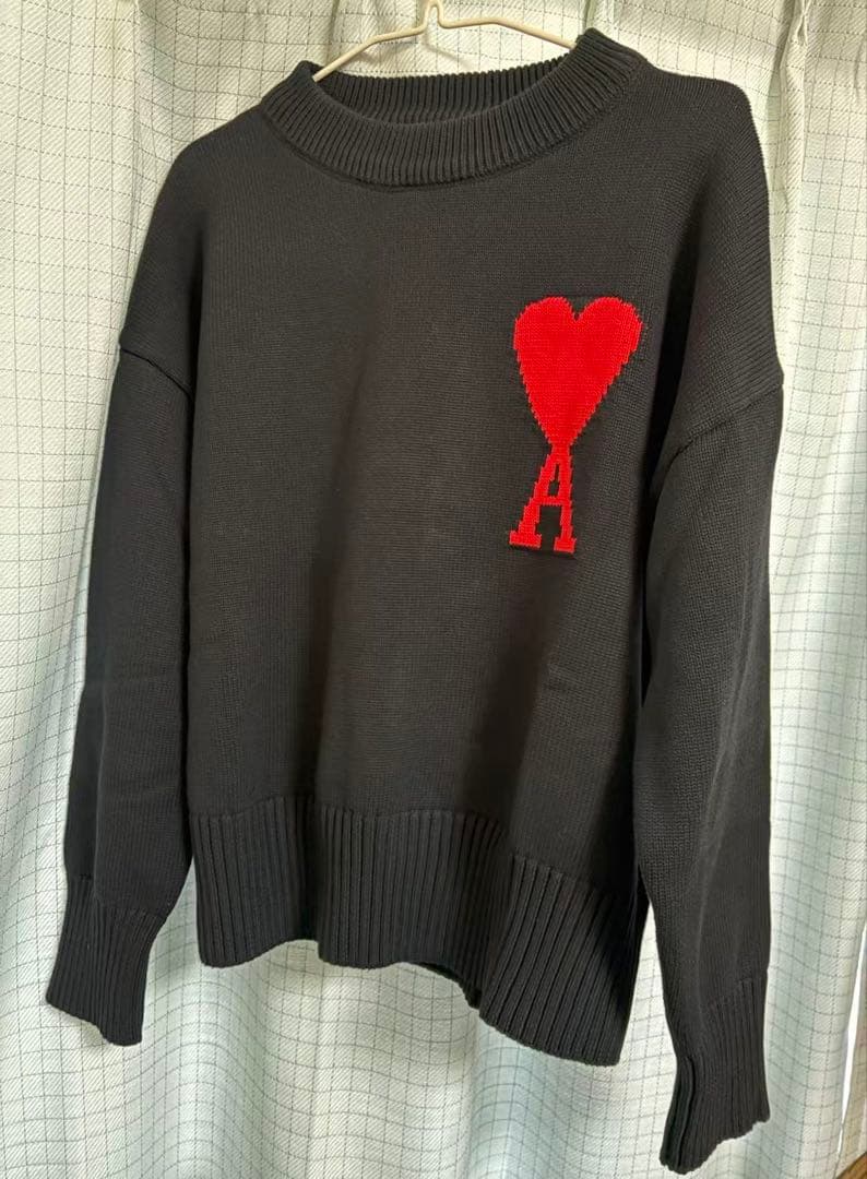 ば*ん様 アミ BIGハート ロゴフェルト メリノウールセーター ブラックレッド