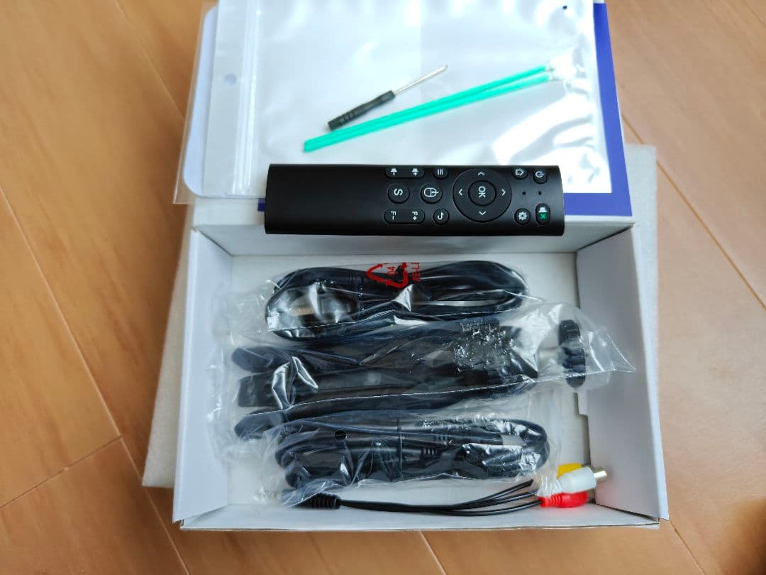 ​【極美品】WiMiUS P63 プロジェクター 1080PフルHD