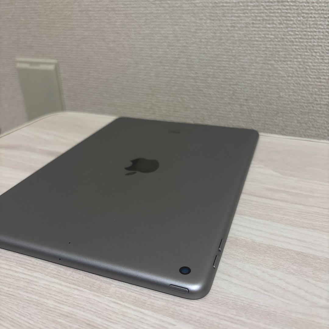 Apple iPad 第5世代　スペースグレー Wi-Fiモデル
