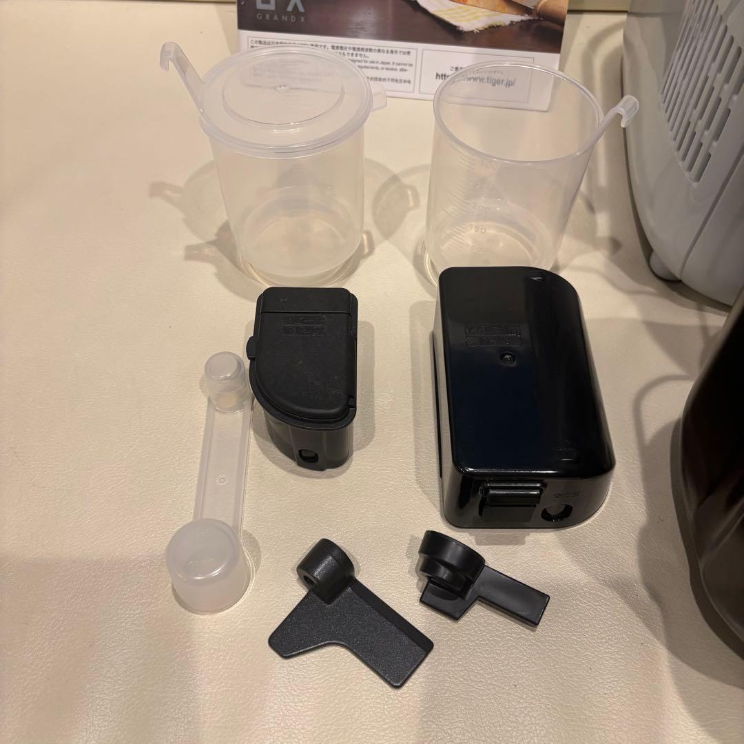 タイガー　KBD-X100 WF 米粉パンも焼ける　IHホームベーカリー