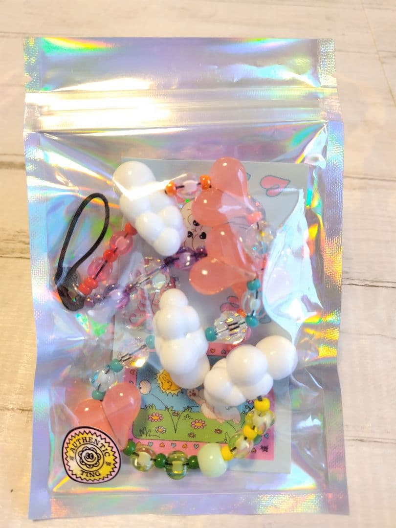 String Ting スマホストラップ カラフルピンク ハート 雲 クリスマス