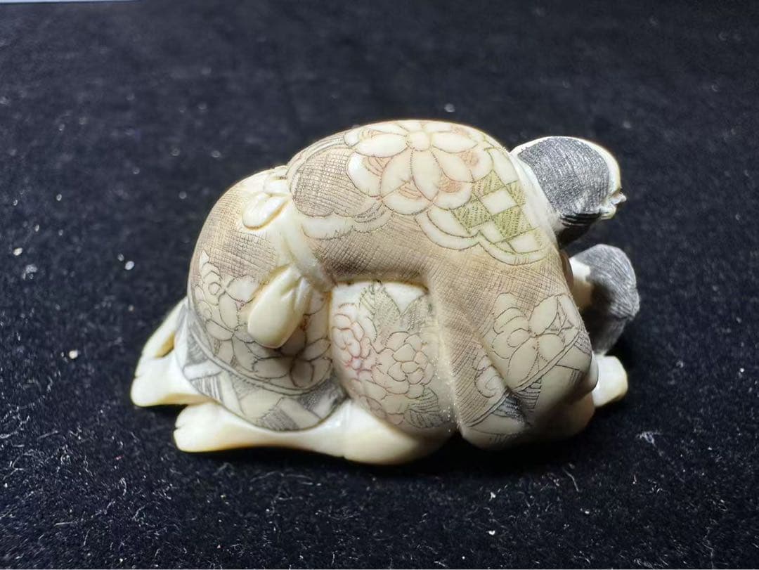 根付　置物　アンティーク　天然素材　彫刻 古美術品　細密細工　骨董コレクション