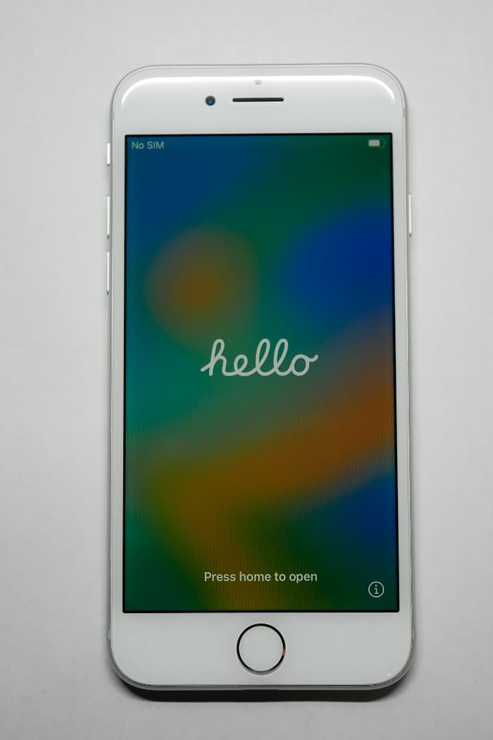 Apple iPhone8 64GB シルバー 4.7インチ 本体