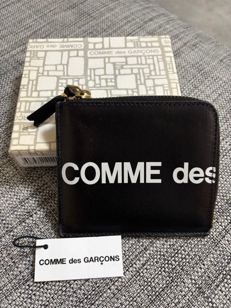 コムデギャルソンCOMME des GARÇONS 二つ折り財布　ブラック