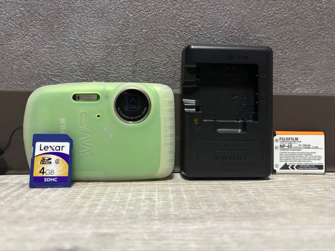 【極美品】フジフイルム FinePix Z33WP デジタルカメラ 防水・防塵