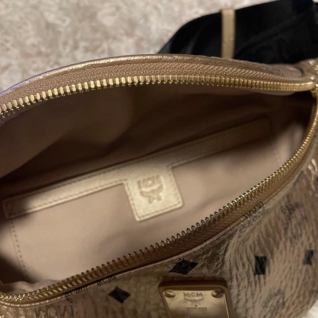 MCM ゴールド ボディバッグ