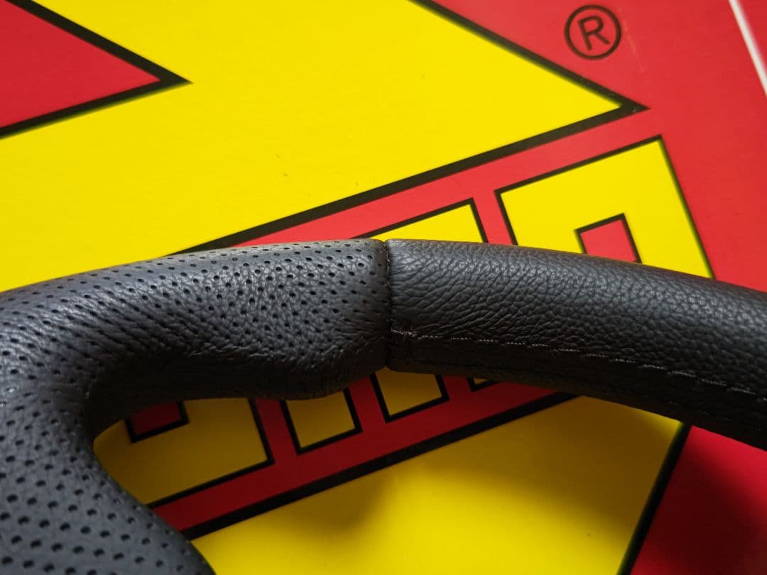 【未使用】モモ【MOMO JAPAN正規品】ステアリング【RACE】 320mm