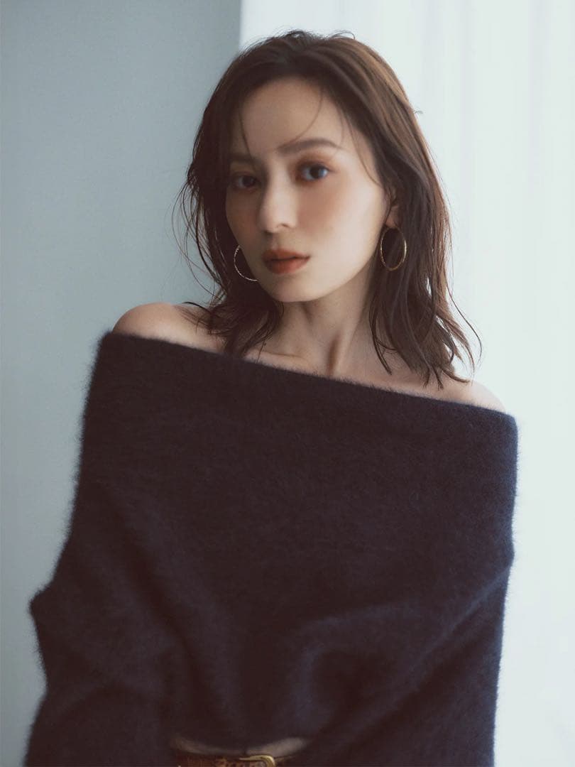 anuaus ラクーンフォックスオフショルニットプルオーバー　ネイビー