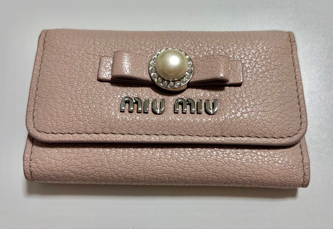 miu miu マドラスパール レザーキーケース