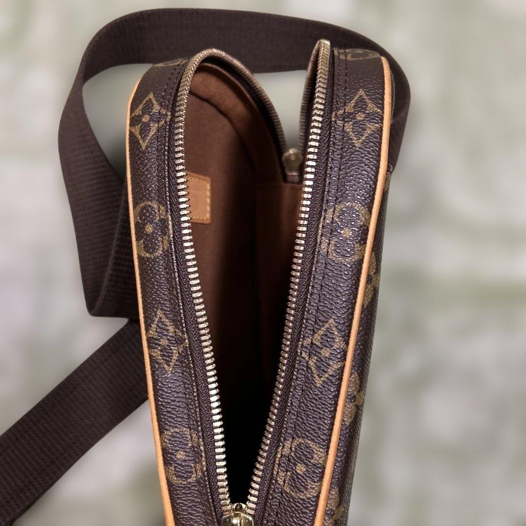 Louis VUITTON ボディバッグ