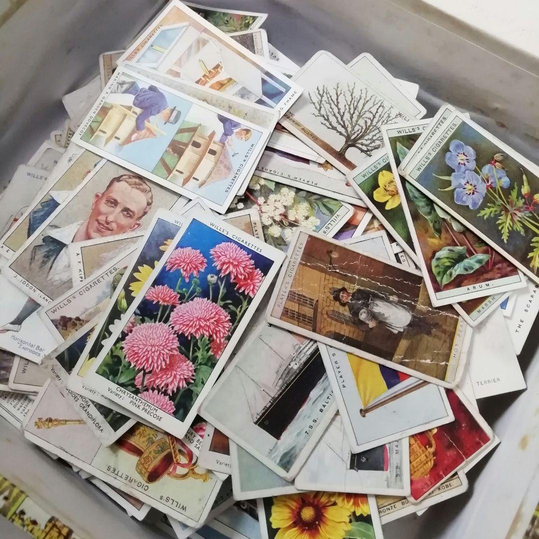 葉巻の木箱にいっぱいのシガレットカード他♡　ビンテージ海外紙モノ