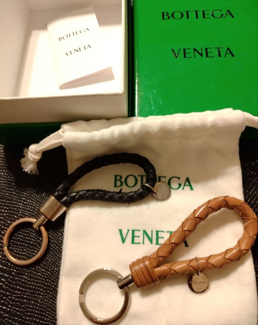 ボッテガヴェネタ　キーリング　キーホルダー　ベージュ　黒、２個セット