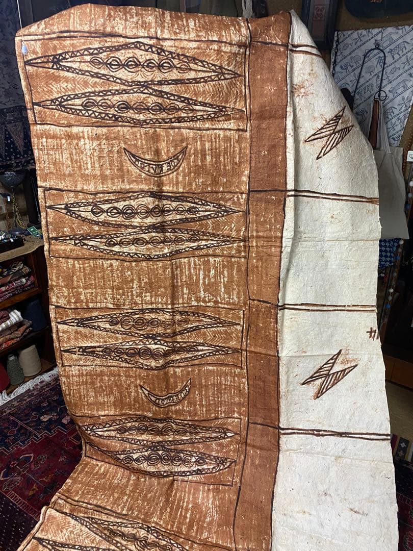 【 TAPA タパ 南太平洋、アフリカ等による樹皮布 タペストリー 】