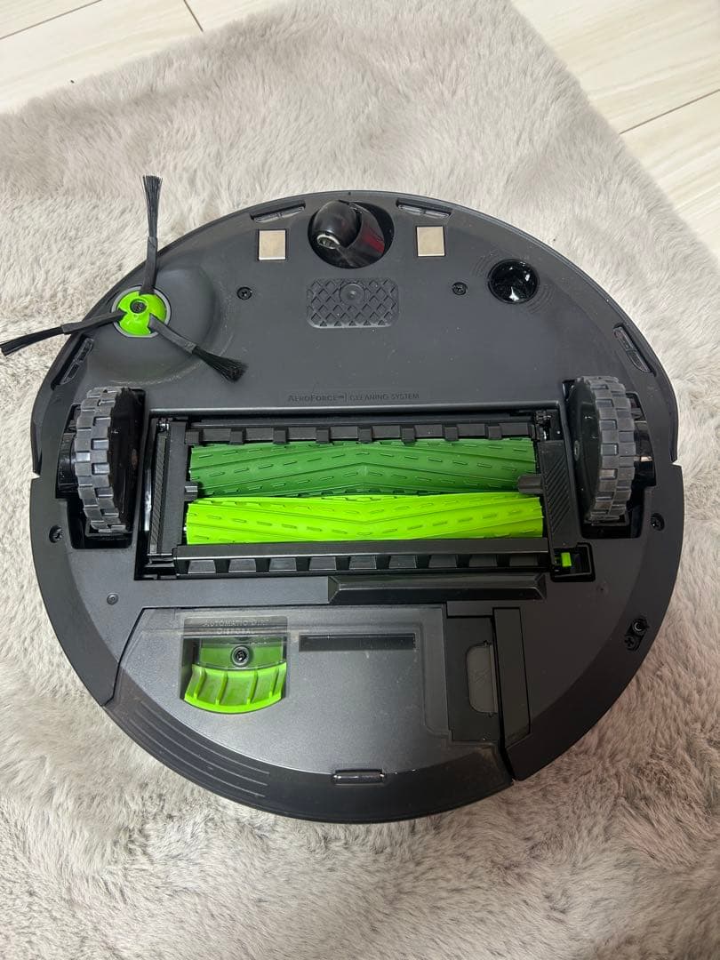 【最終値下げ】Robot Roomba ロボット掃除機本体【ルンバj7+】