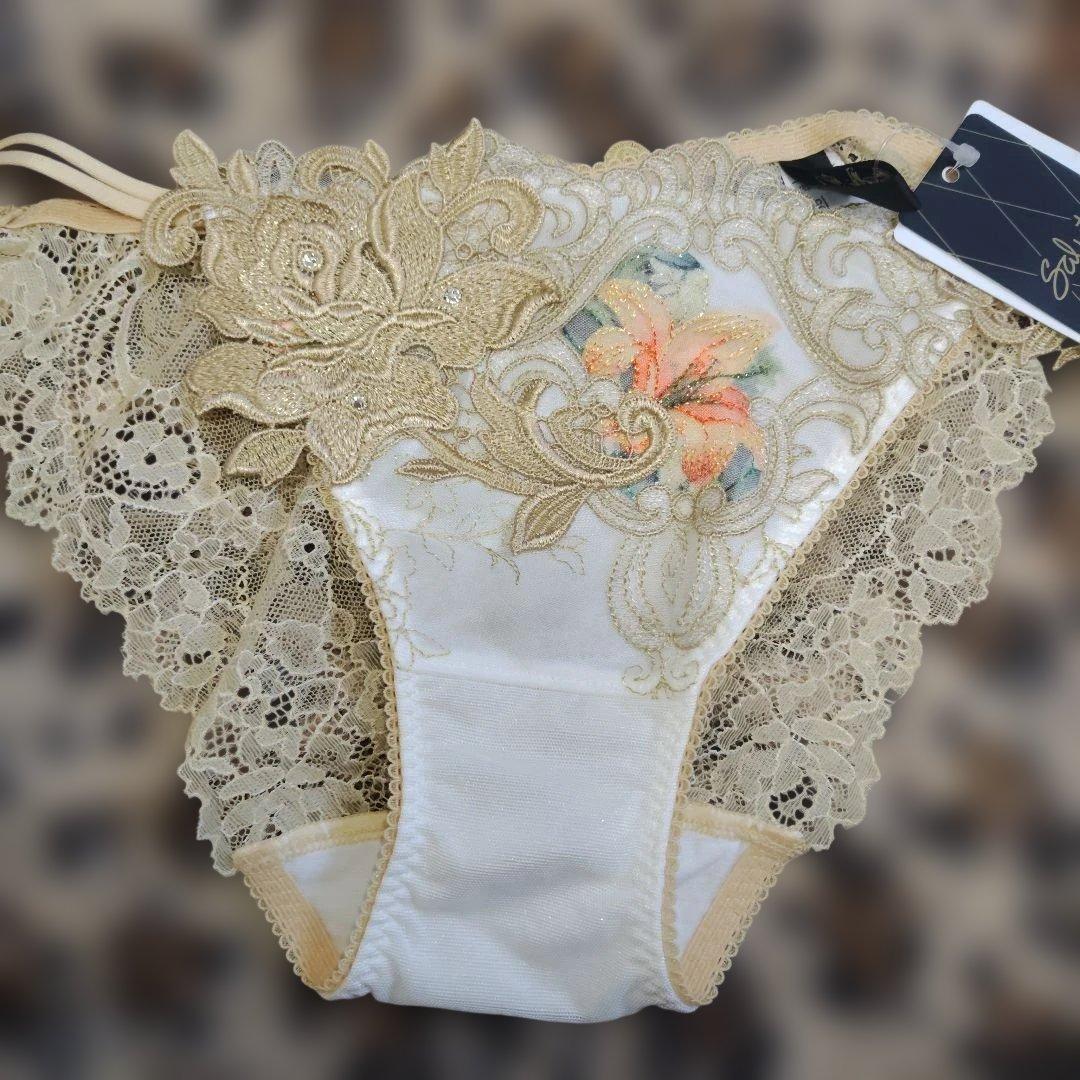 サルート　C65刺繍ビジュー付きブラジャーショーツセット