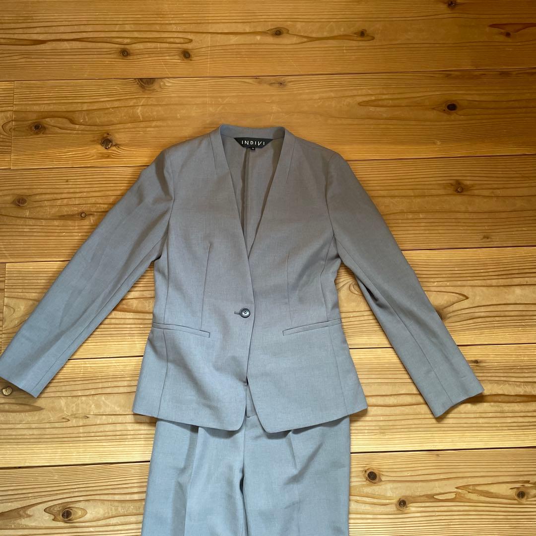 現行品【INDIVI】ノーカラージャケット＋タックテーパードパンツ　グレー