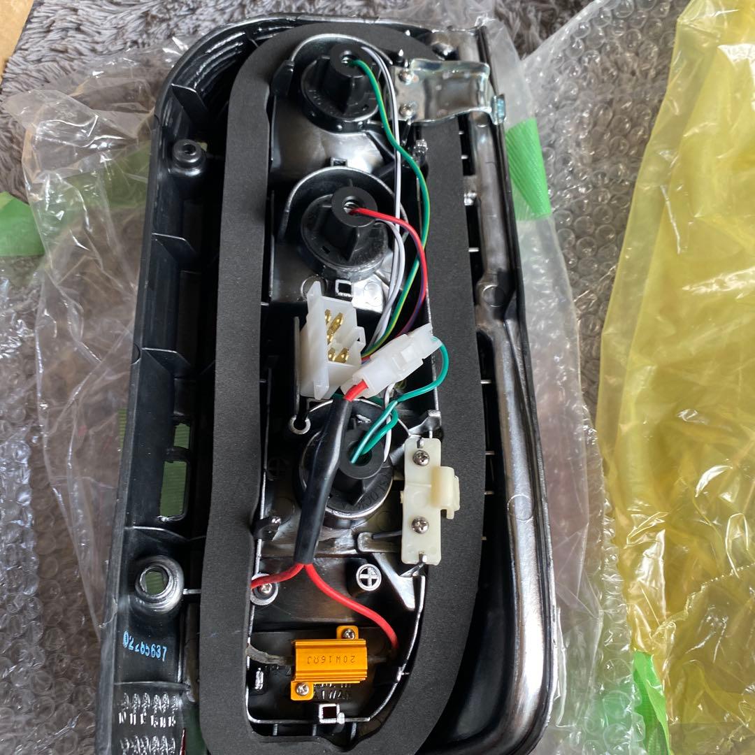 ハイエース100系　LEDテール