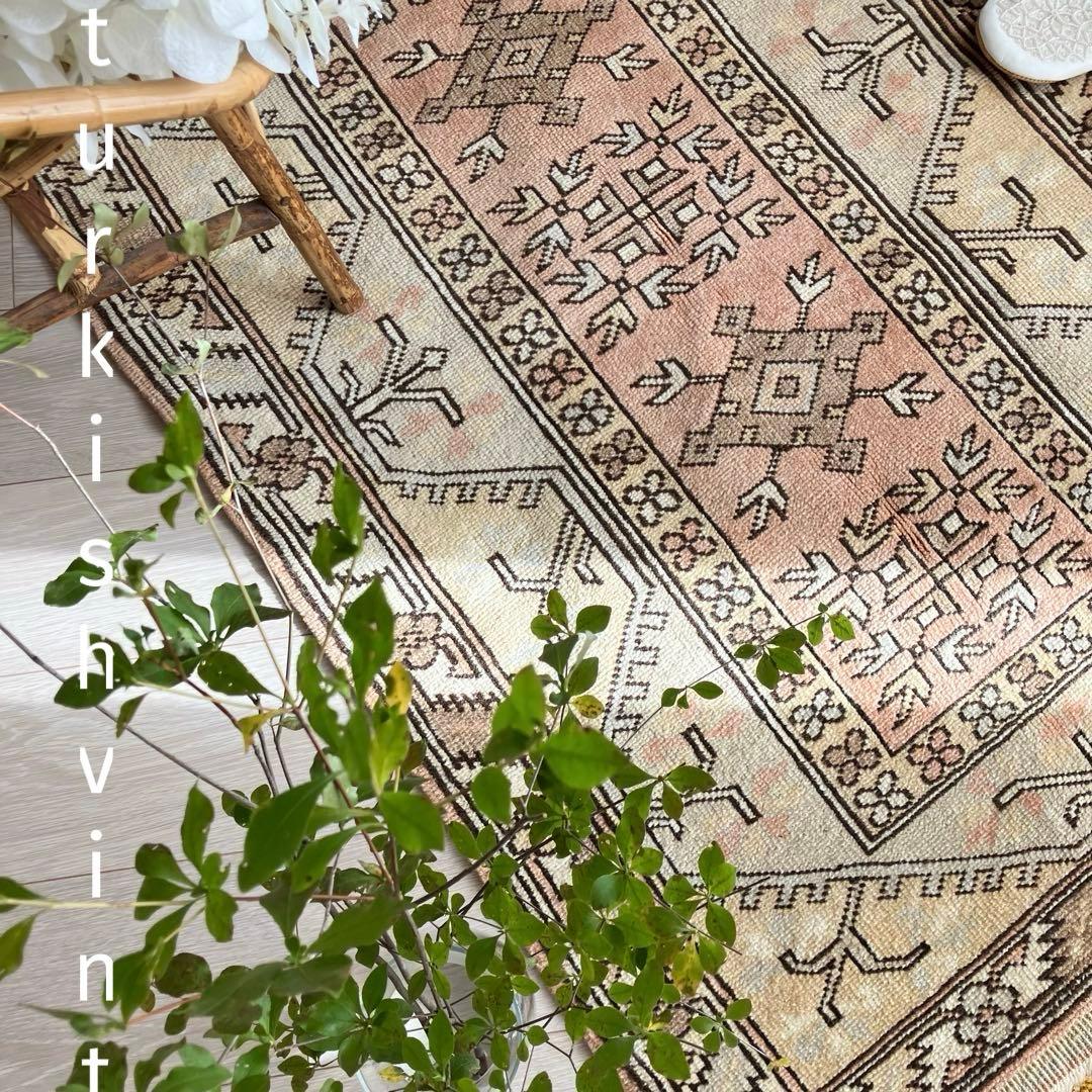 アールデコ調　81×131✳︎直線　くすみピンク　ベージュ　トルコヴィンテージラグ