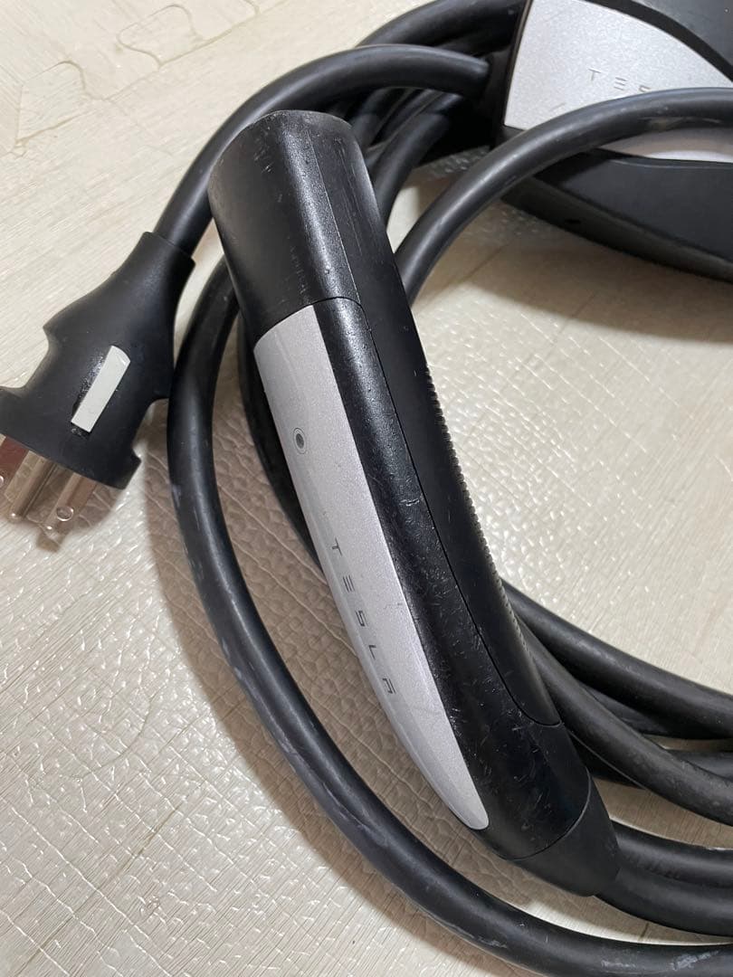 値下げ中！テスラ モバイルコネクター GEN II 充電ケーブル