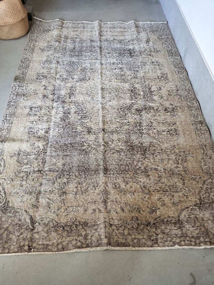 シャビーグレーとベージュ　ヴィンテージトルコラグ　石田ゆり子さんNo.673