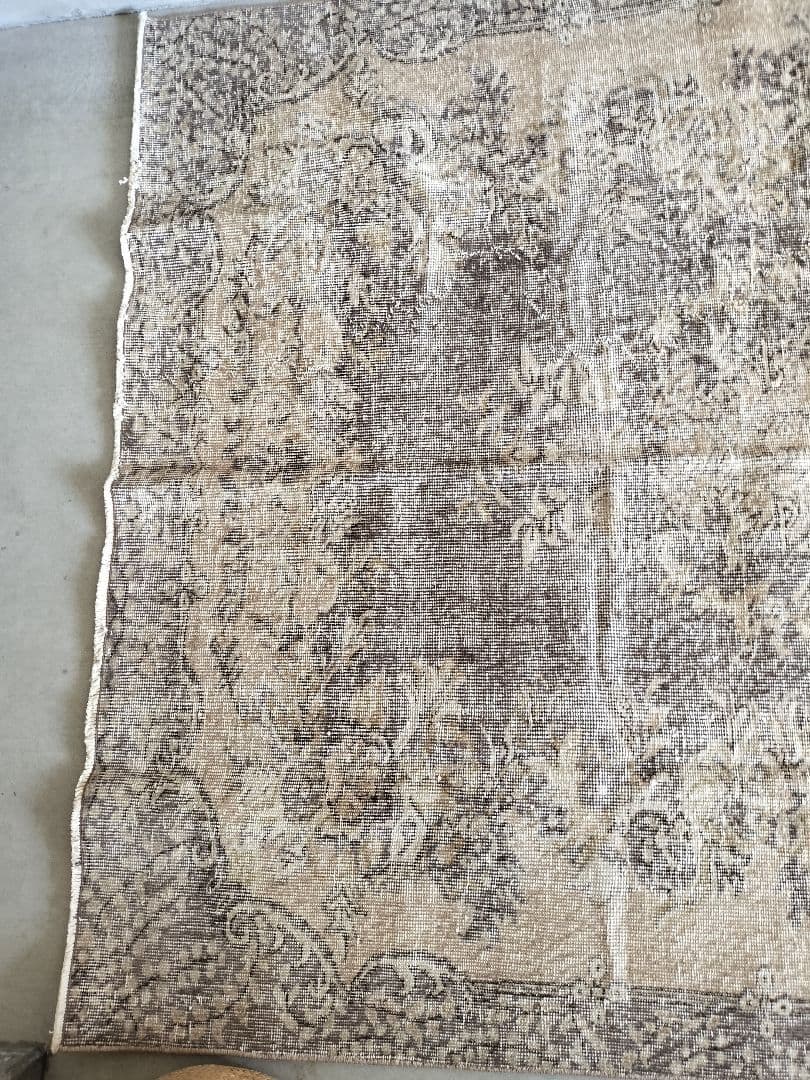 シャビーグレーとベージュ　ヴィンテージトルコラグ　石田ゆり子さんNo.673