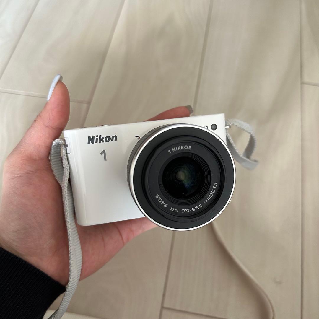 Nikon 1 J1 ホワイト コンパクトデジタルカメラ