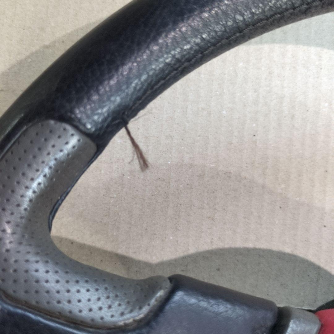 MOMO スポーツステアリングホイール 黒/赤