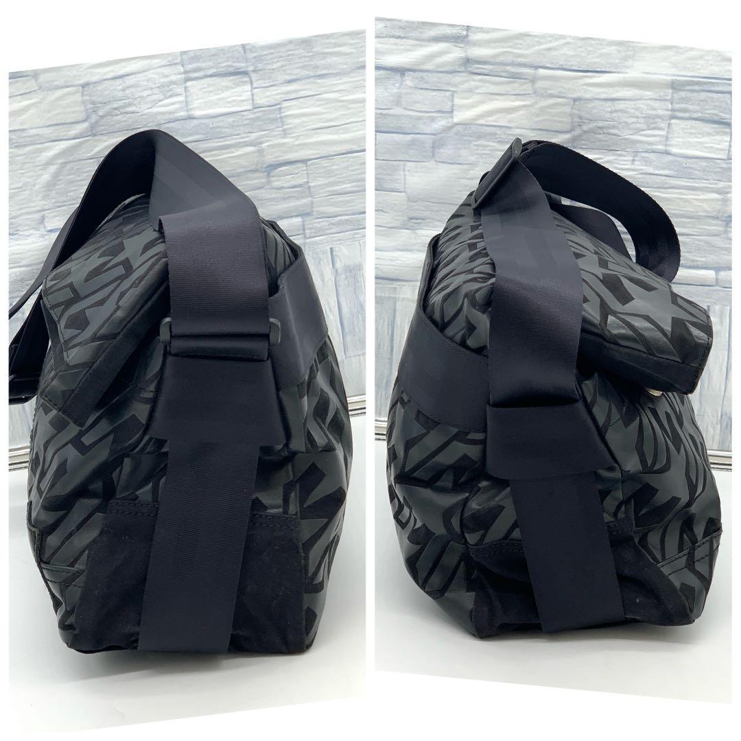 極美品　極希少　ヴィヴィアンウエストウッド　メッセンジャーバッグ　スター　総柄