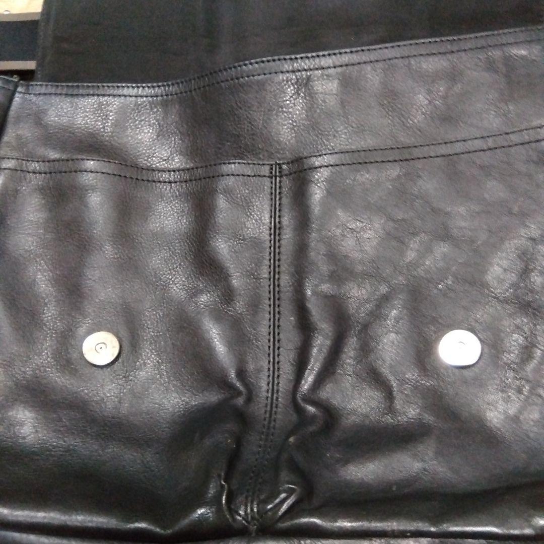 コーチ斜めがけバッグ　　ロゴ型押し　レザー　黒　A4可能