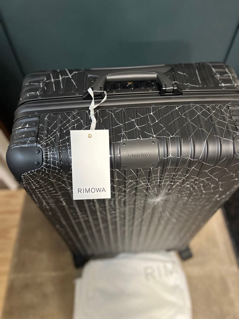 新品未使用　リモワRIMOWA　シュプリームSUPREMEスーツケース