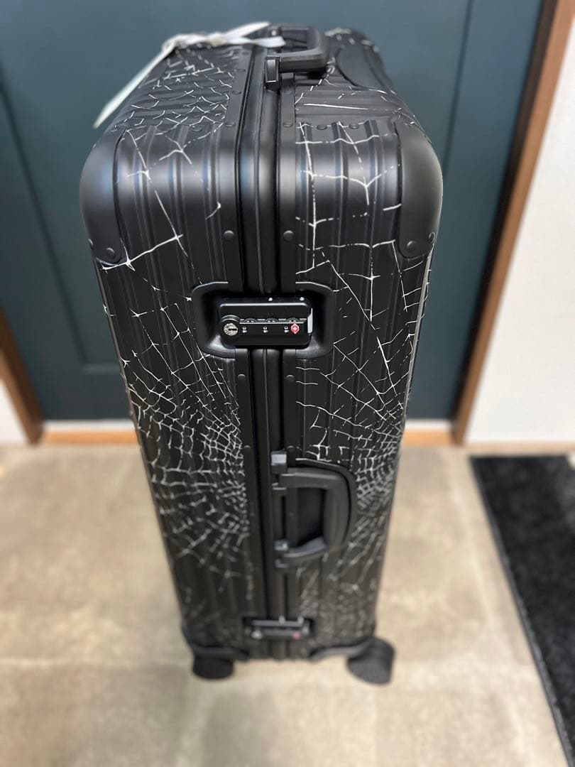 新品未使用　リモワRIMOWA　シュプリームSUPREMEスーツケース