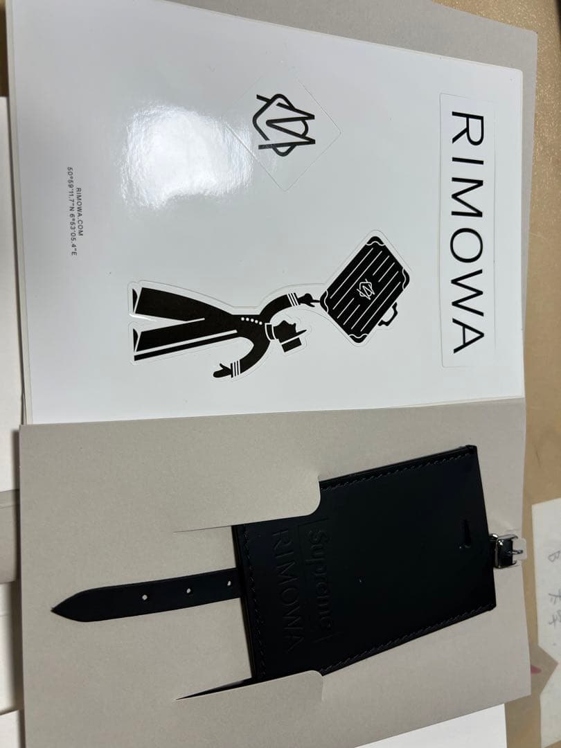 新品未使用　リモワRIMOWA　シュプリームSUPREMEスーツケース