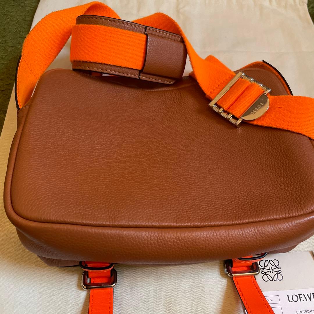 ロエベ　LOEWE メッセンジャーバッグ　ショルダー　レザー　オレンジ　キャメル