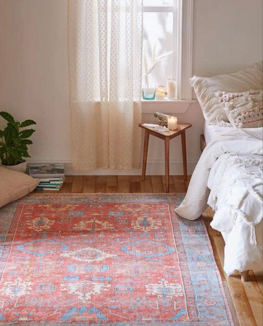 トライバルラグ　ヴィンテージ風　アーバンアウトフィッターズ　トルコ