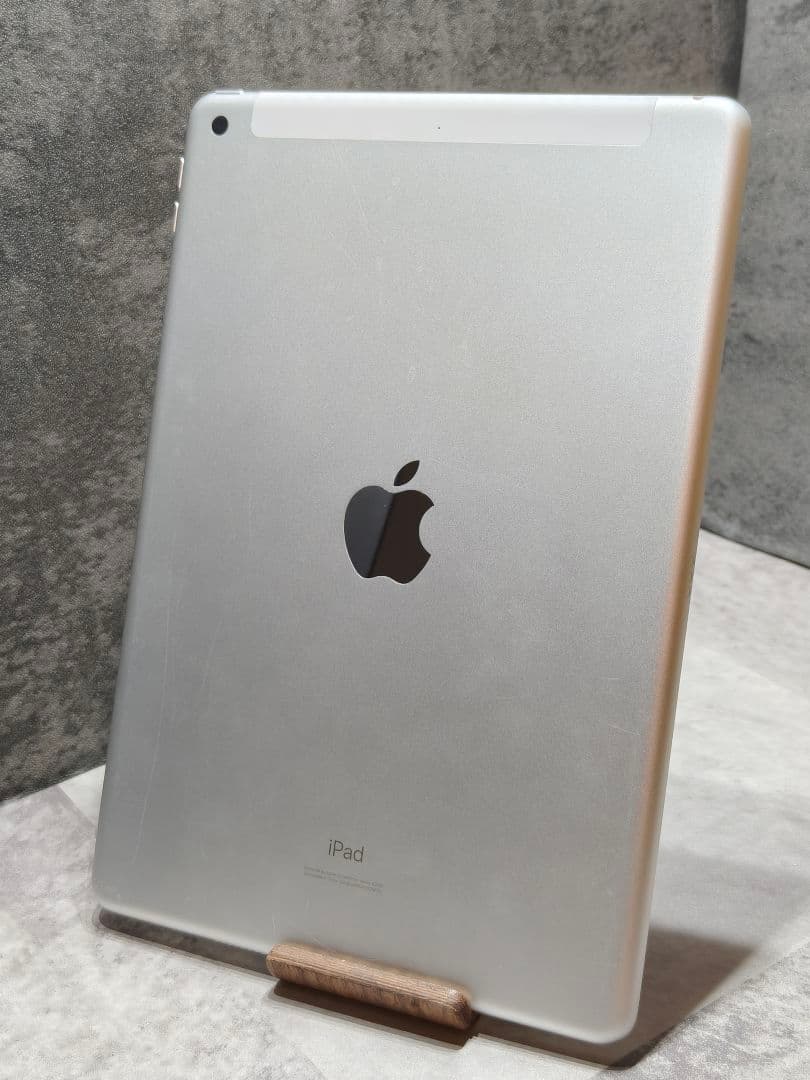 iPad 第7世代 32GGB セルラーモデル タブレット