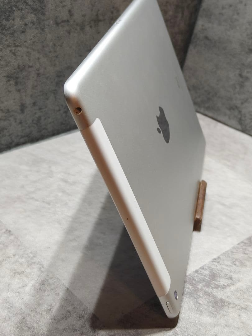 iPad 第7世代 32GGB セルラーモデル タブレット