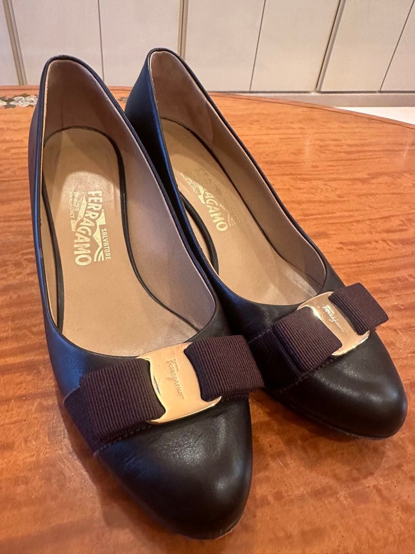 美品⭐︎Salvatore Ferragamo ブラックパンプス 6 1/2 D