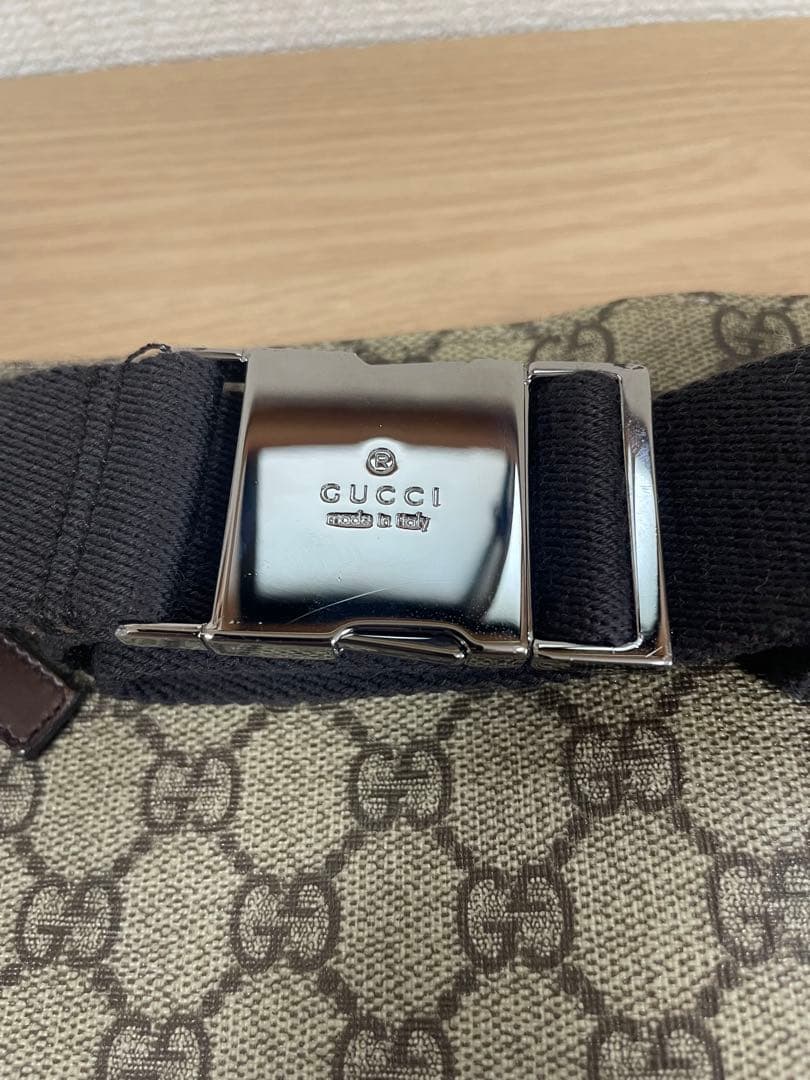 GUCCI　ボディバッグ　ウエストポーチ