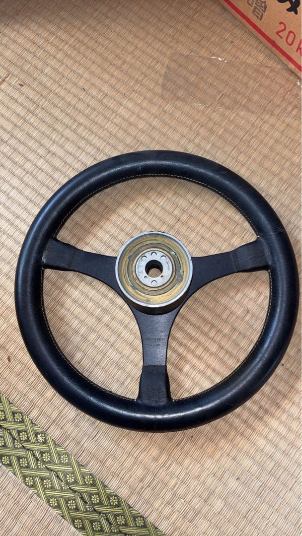 MOMO ステアリング　ジャッキースチュアート ホーン無し