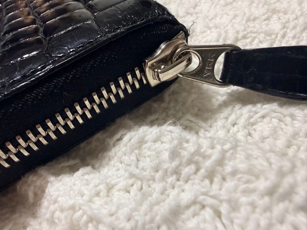 高級感のある本クロコダイル（ワニ革）を使用したラウンドファスナー長財布