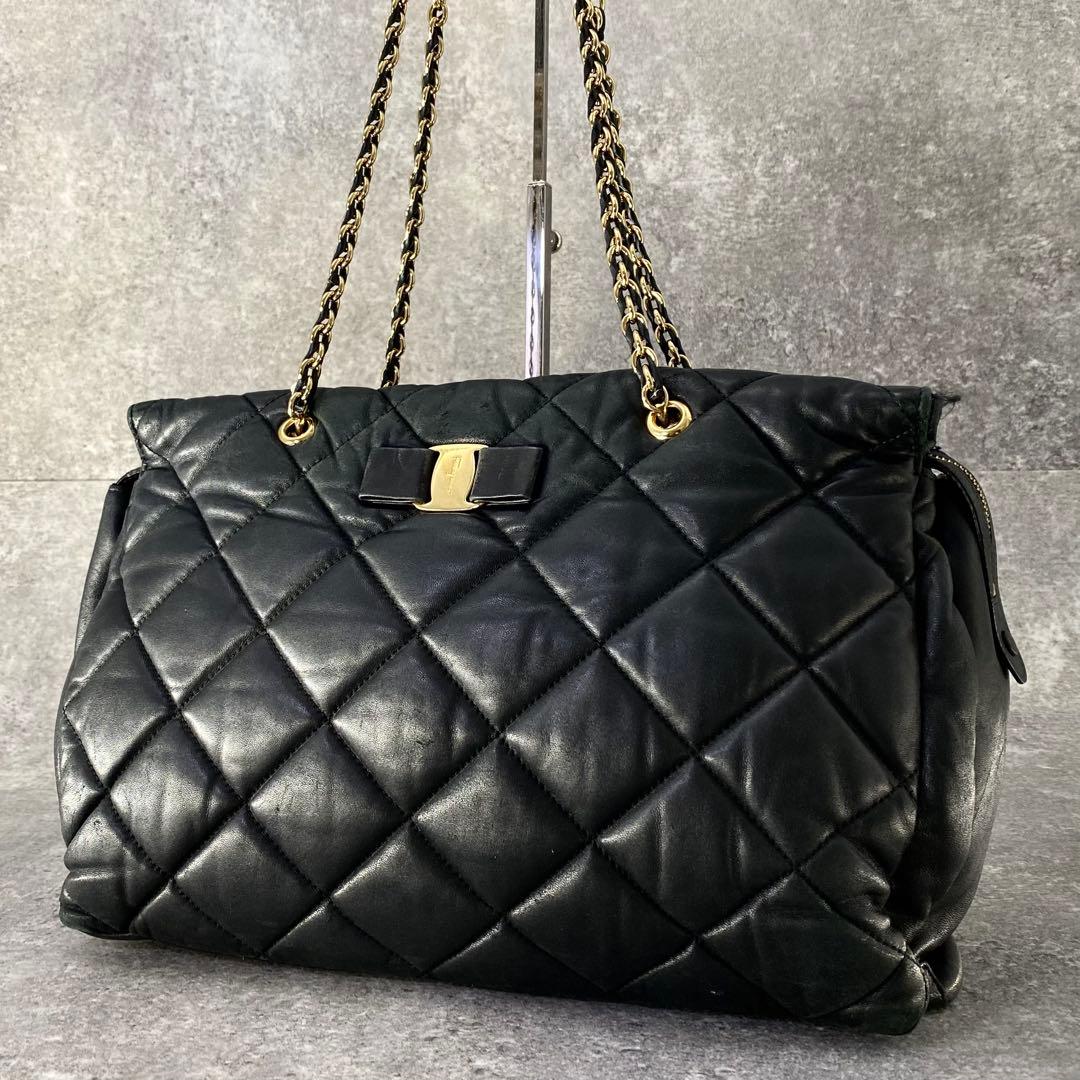 フェラガモ キルティングレザー 黒 チェーンショルダーバッグ マトラッセ ヴァラ