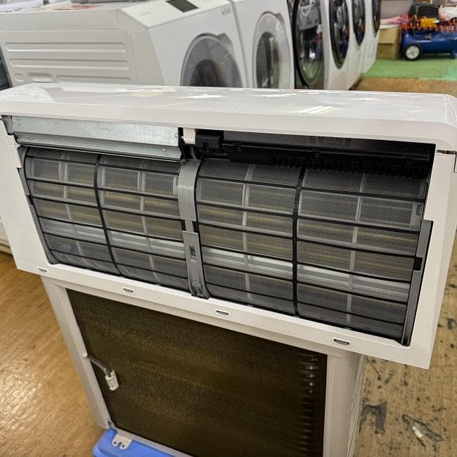 美品【 TOSHIBA 】東芝 おもに6畳用 ルームエアコン RAS-H221R