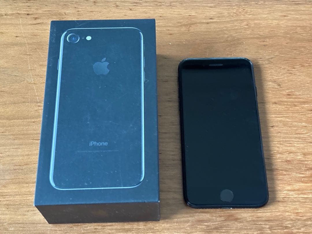 iPhone7 128GB ジェットブラック SIMフリー　箱付き　100%