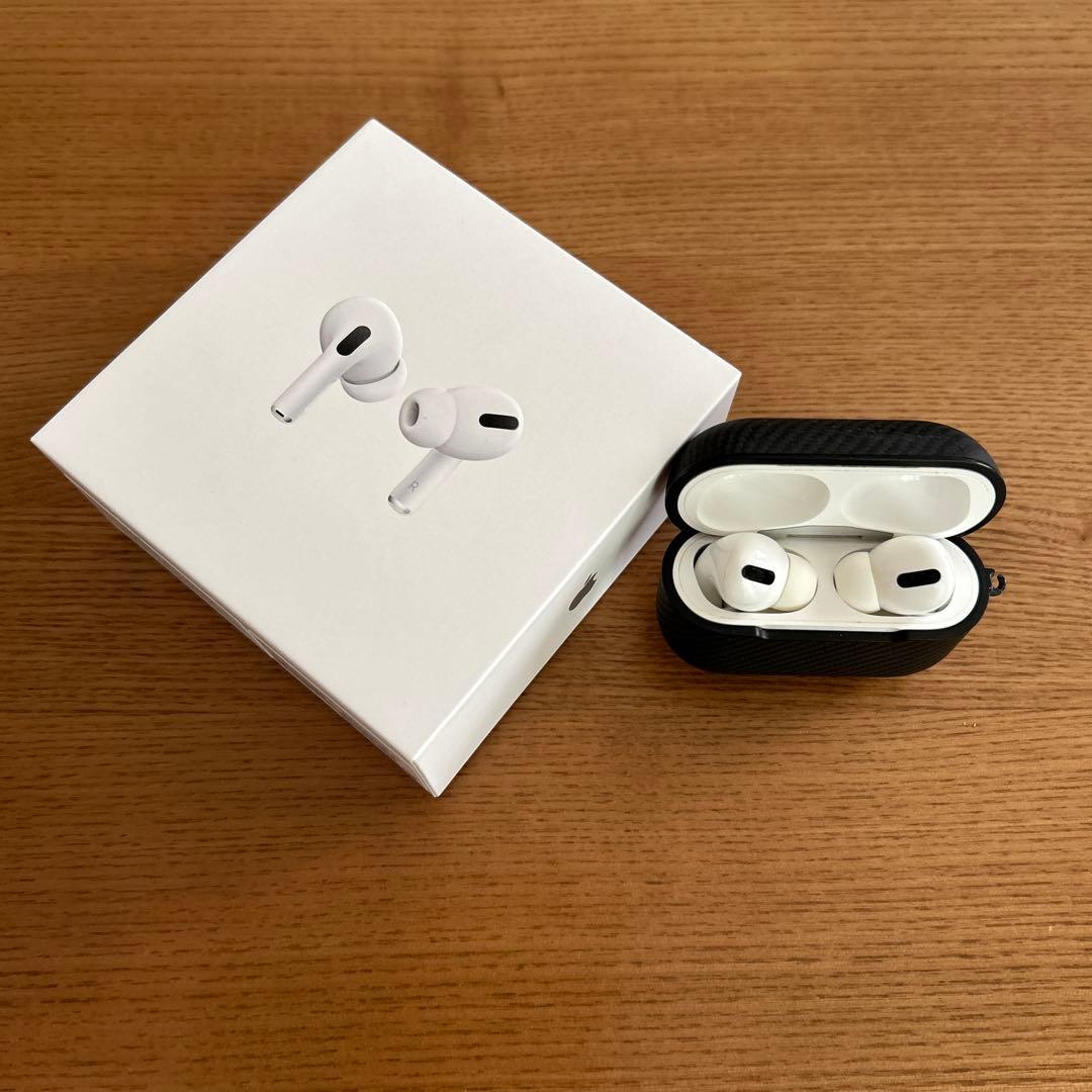 Apple AirPods Pro 純正（箱あり）とPITAKAのケース